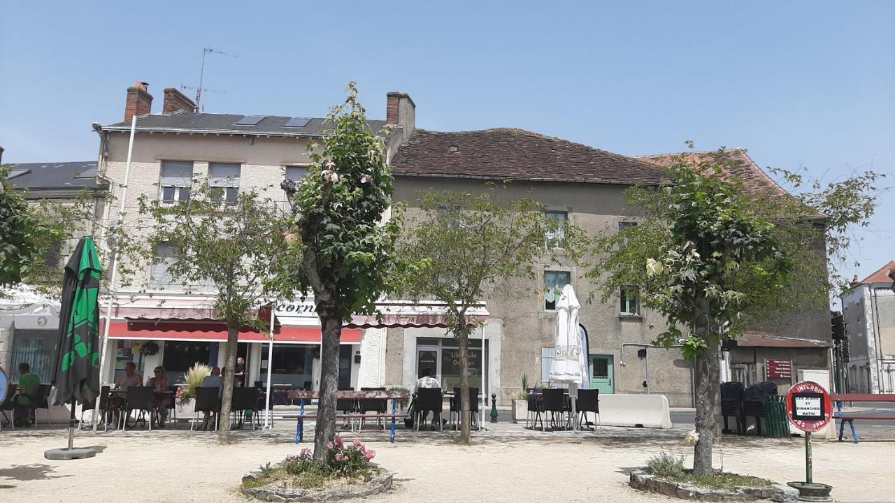 Maison En Ville Avec Terrasse Ensoleillee Et Wi-Fi Magnac-Laval Dış mekan fotoğraf