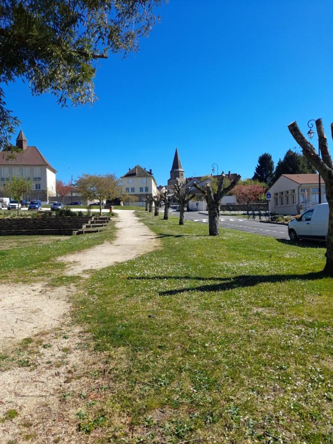 Maison En Ville Avec Terrasse Ensoleillee Et Wi-Fi Magnac-Laval Dış mekan fotoğraf