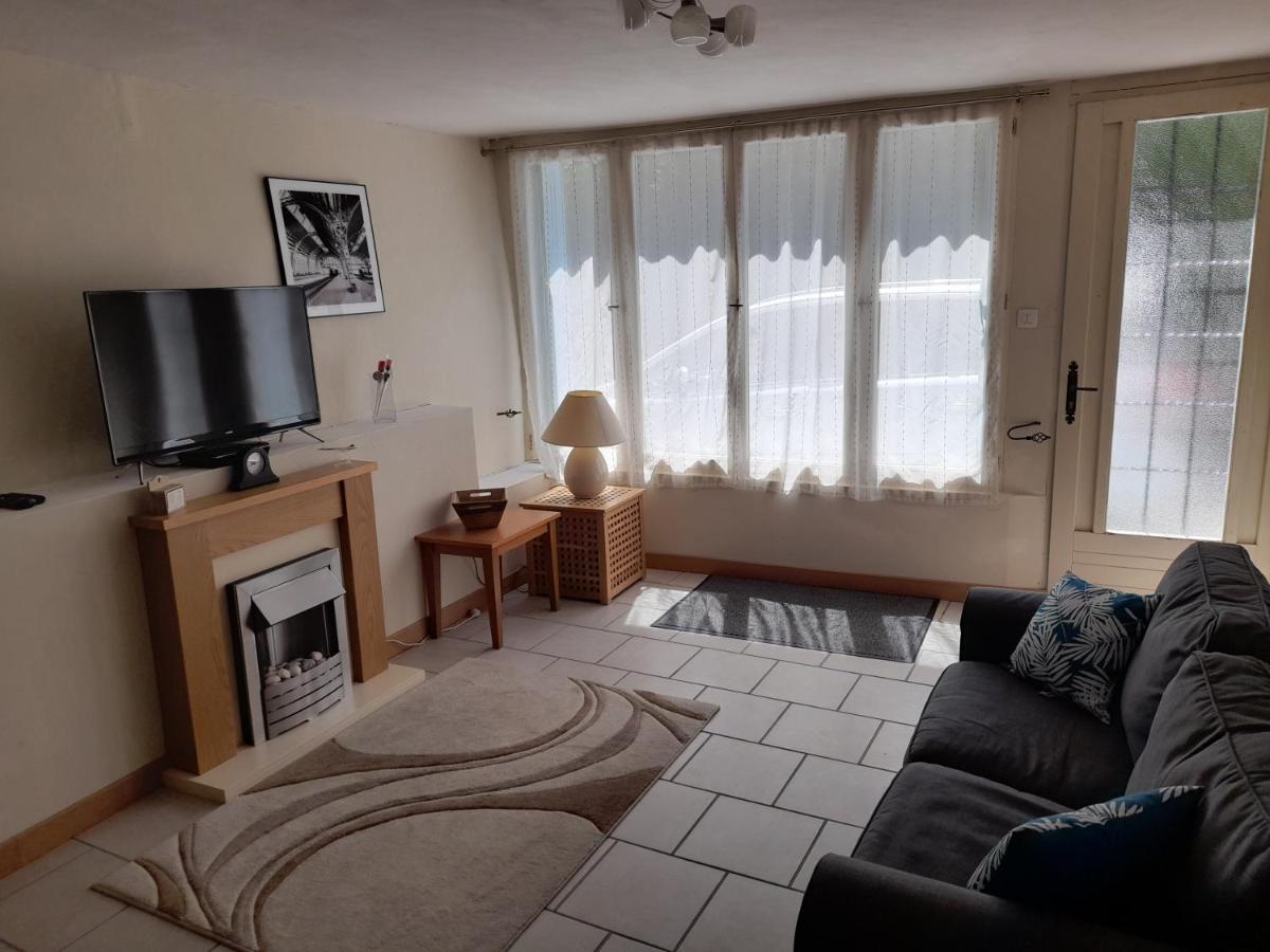 Maison En Ville Avec Terrasse Ensoleillee Et Wi-Fi Magnac-Laval Dış mekan fotoğraf