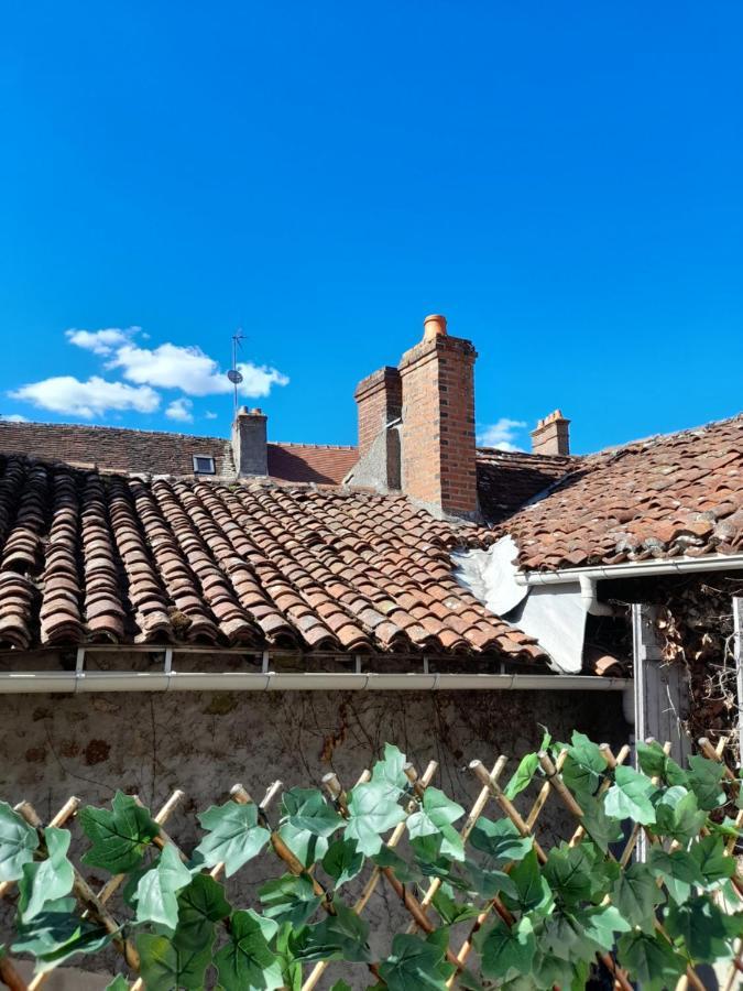 Maison En Ville Avec Terrasse Ensoleillee Et Wi-Fi Magnac-Laval Dış mekan fotoğraf