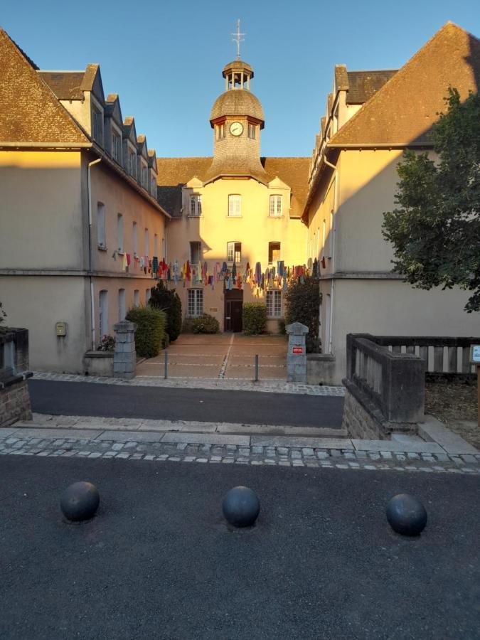 Maison En Ville Avec Terrasse Ensoleillee Et Wi-Fi Magnac-Laval Dış mekan fotoğraf