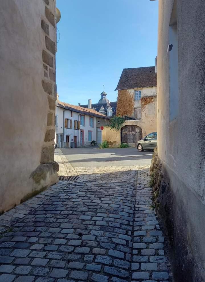 Maison En Ville Avec Terrasse Ensoleillee Et Wi-Fi Magnac-Laval Dış mekan fotoğraf