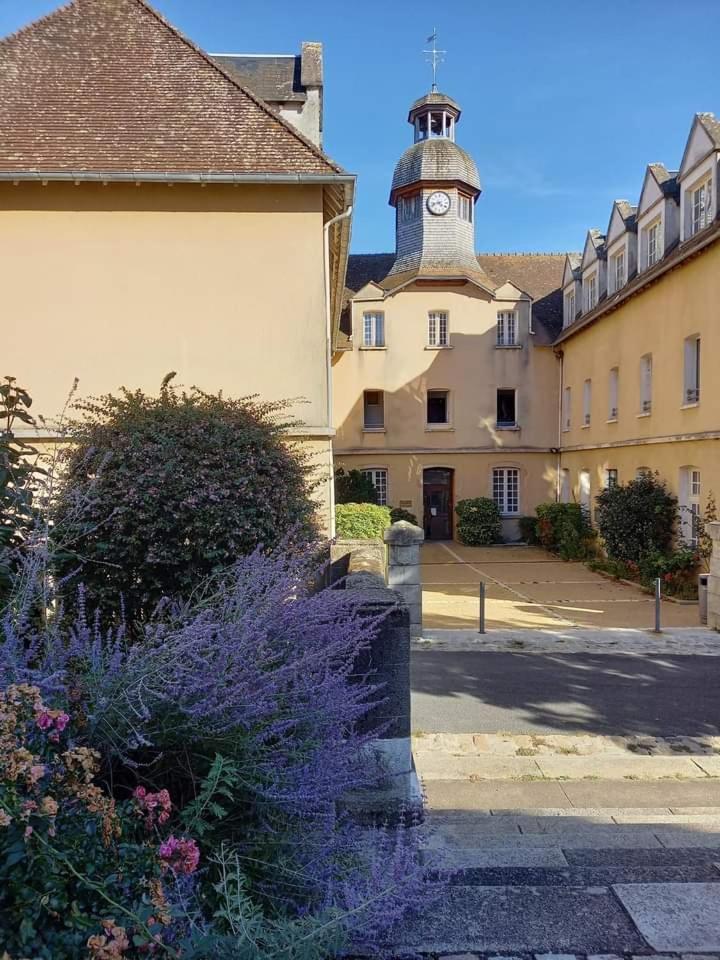 Maison En Ville Avec Terrasse Ensoleillee Et Wi-Fi Magnac-Laval Dış mekan fotoğraf